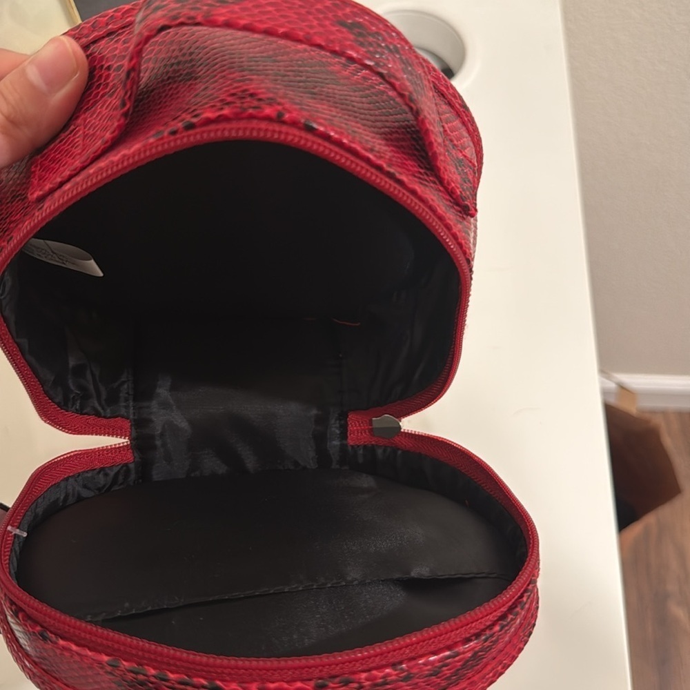 Red pattern multi use purse - Picture 2 of 3